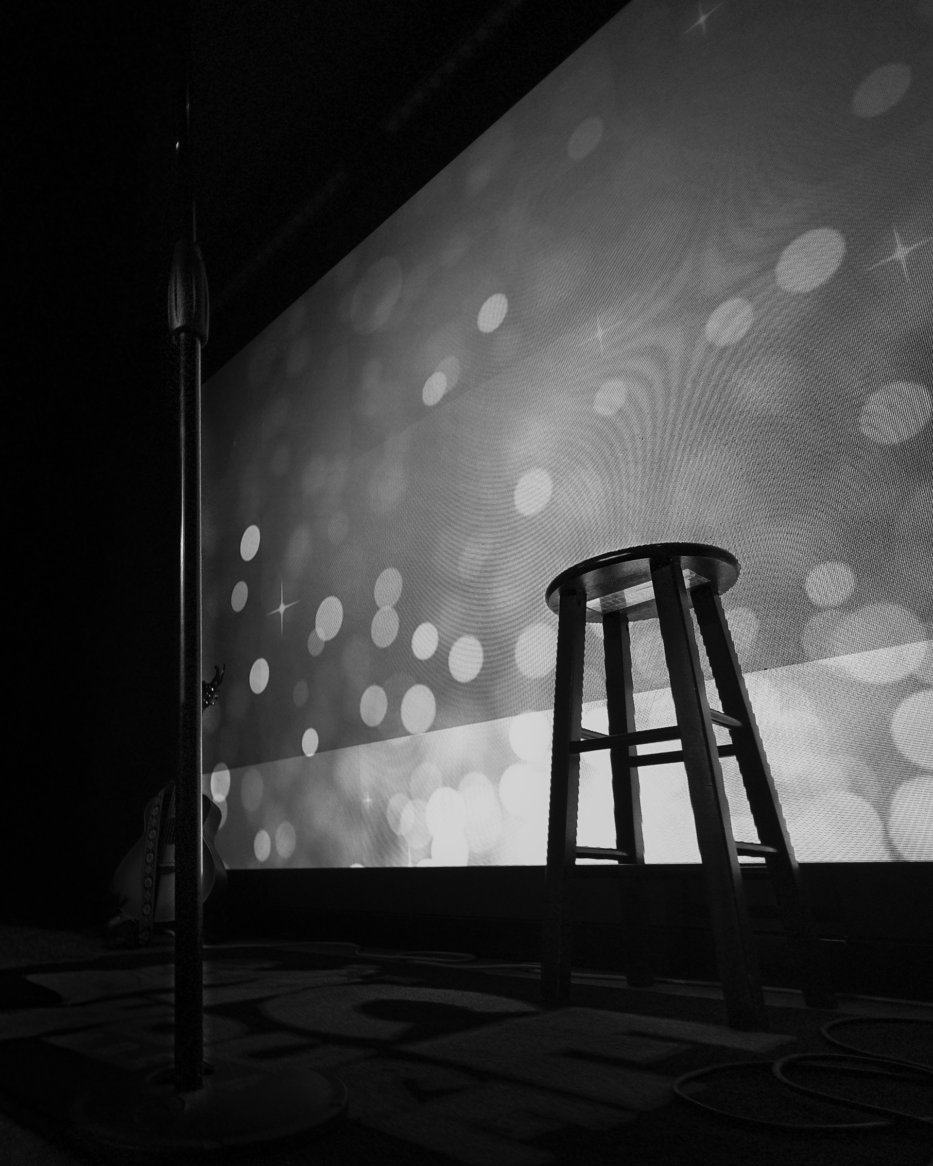 Pasadena Ice House, empty stage with projection screen — Pasadena, California